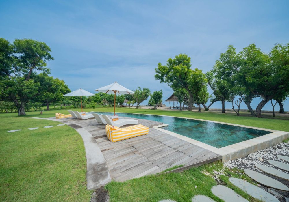 MilosOnTheBeach-PoolAndGarden_05